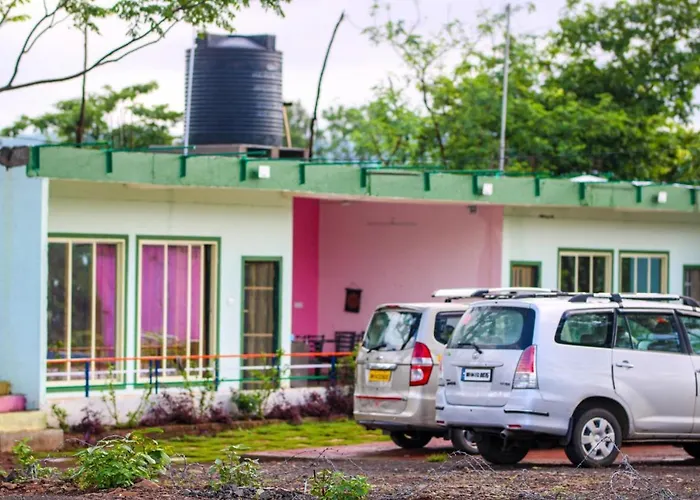 Max Farm Stay, Karjat